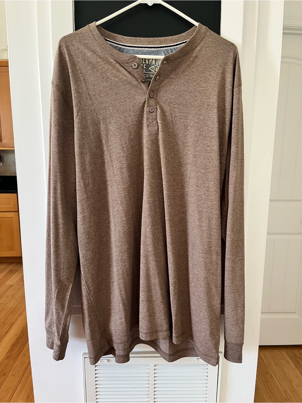 Men's Long-Sleeve Henley Shirt in Brown